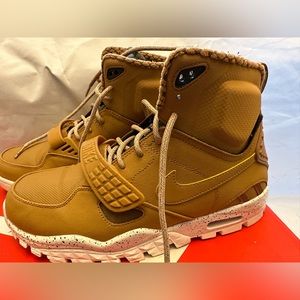 100% Authentic Nike Men’s Boots Size 10